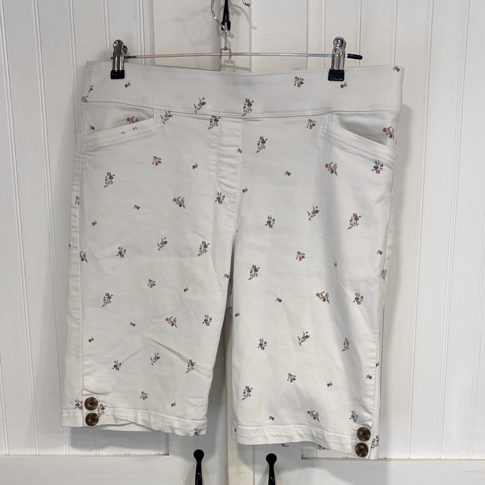 Coral Bay White Floral Women's Bermudas size 14